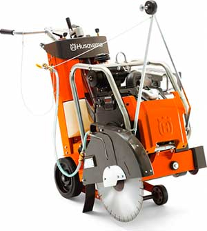 Резчик швов HUSQVARNA FS-524 в прокат в Владикавказе. У нас лучшая цена за сутки! Возможность взять в аренду с выгодной скидкой до 40% при экспресс доставке 24/7. И помните, ночью стоимость еще дешевле на 30%! #арендапрокат #виброплита #выгодно